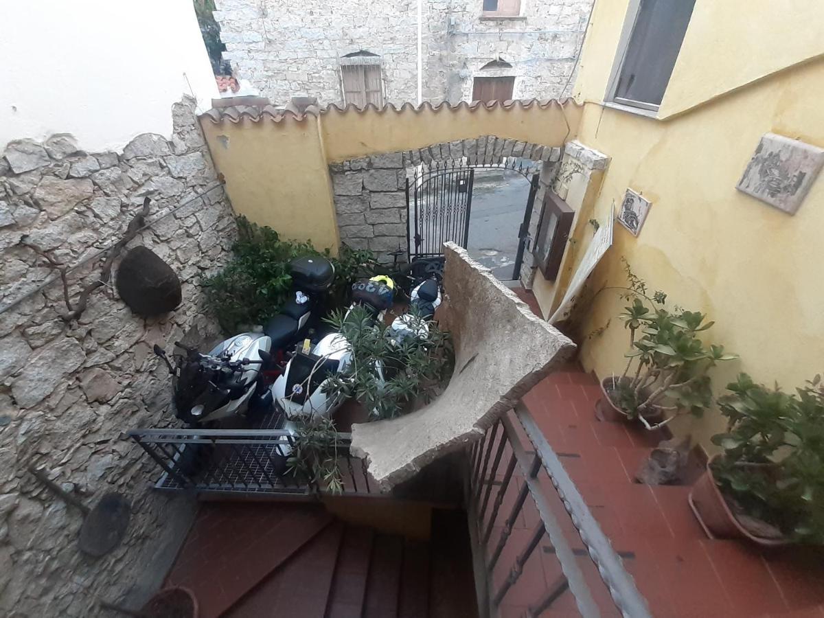 B&B Il Portico Orgosolo Buitenkant foto